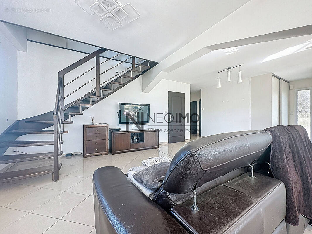 Maison à NEUFCHATEAU