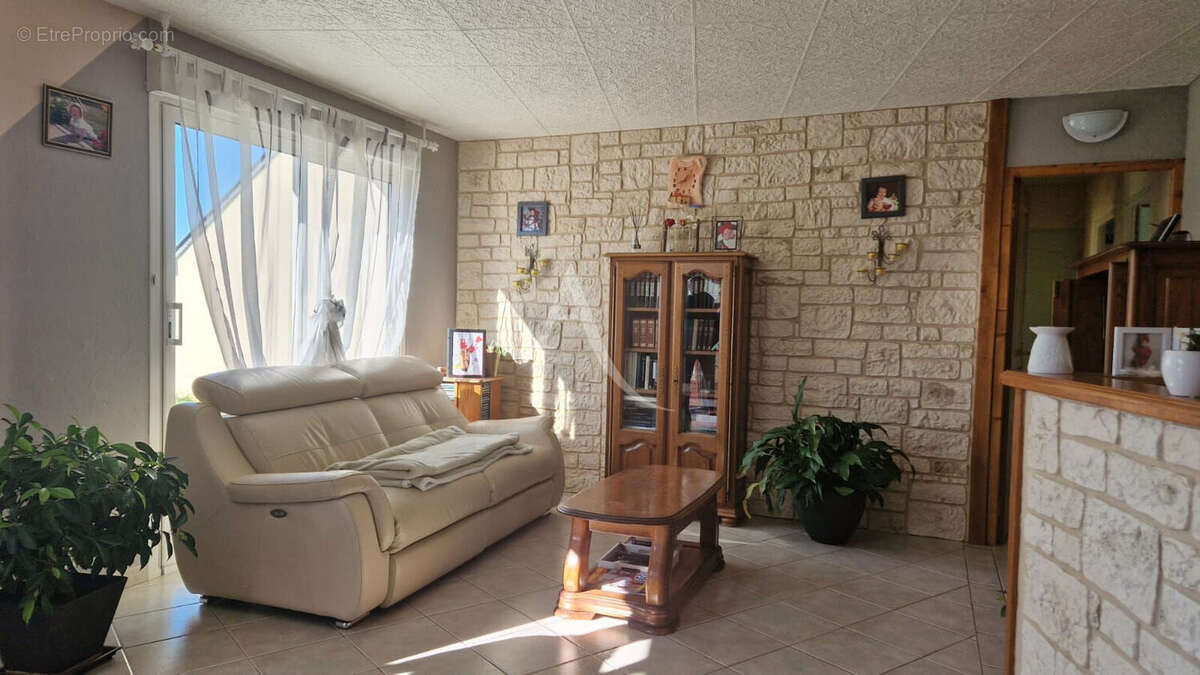 Maison à LA BAZOGE-MONTPINCON