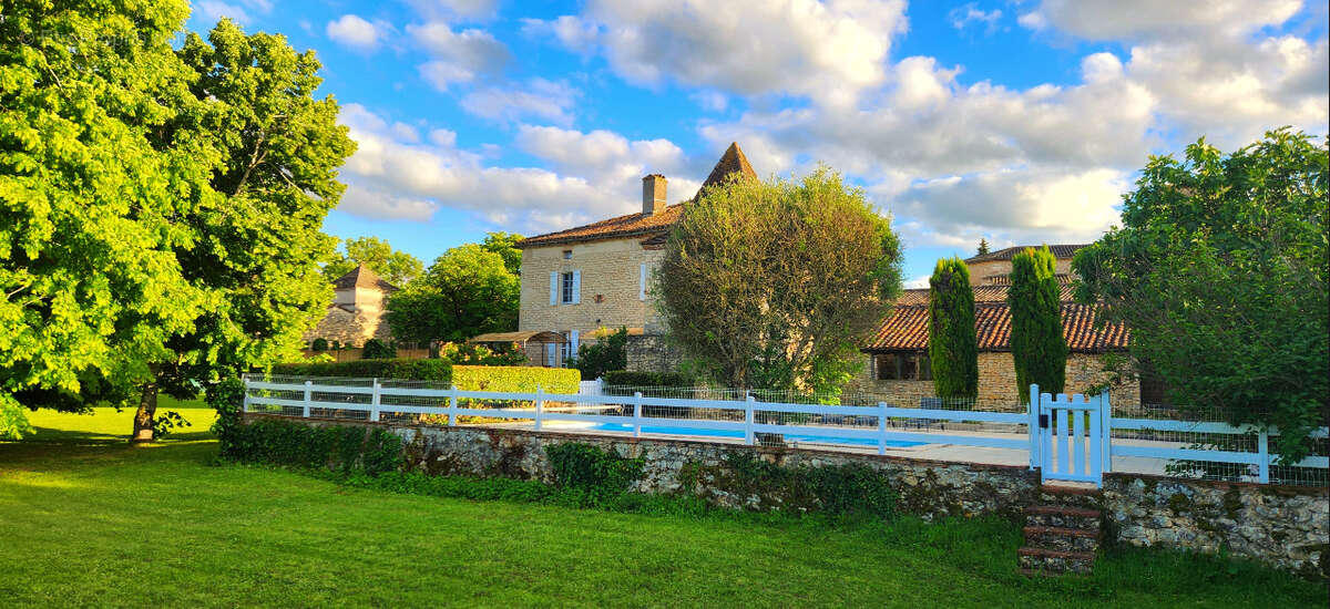 Maison à DONNAZAC