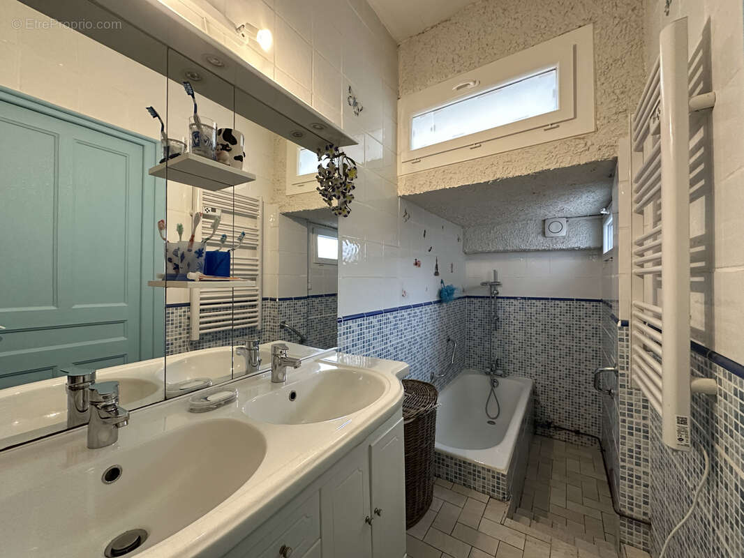 Maison à ROUSSILLON