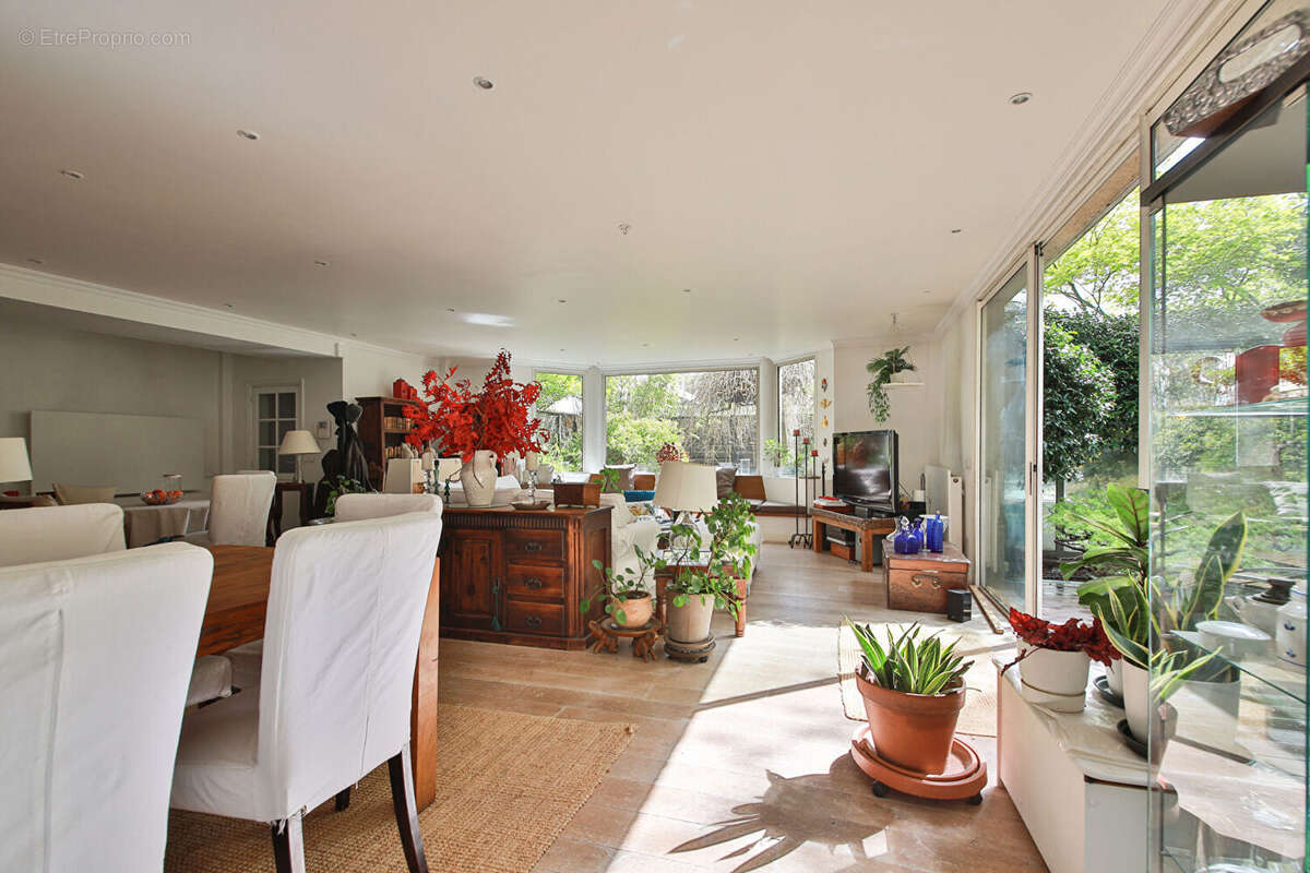 Appartement à SURESNES