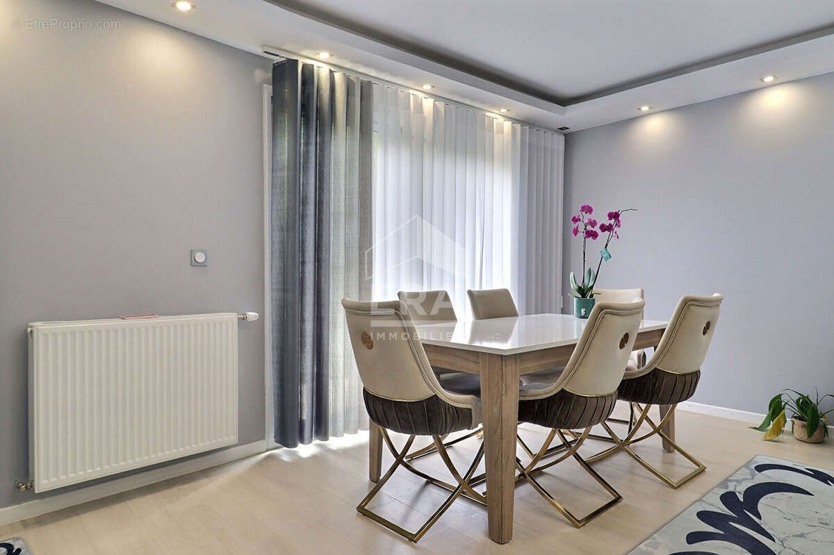 Maison à ORMOY-LA-RIVIERE