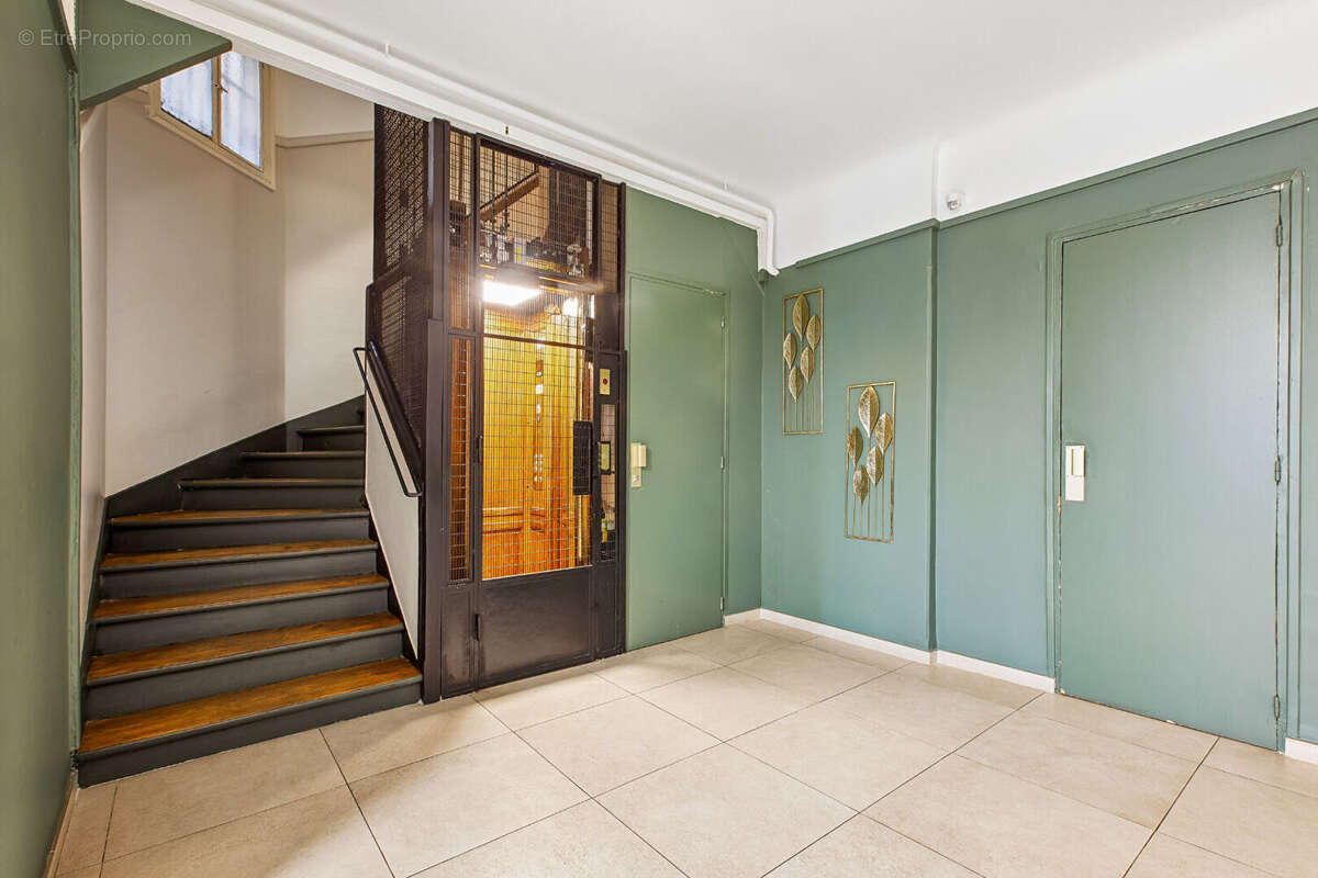 Appartement à PARIS-16E