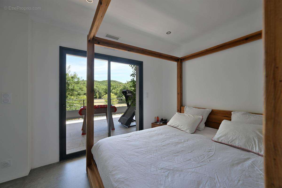 Villa contemporaine de 159 m² 5 chambres avec piscine chauffée sur plus d'un hectare de terrain - photo 9