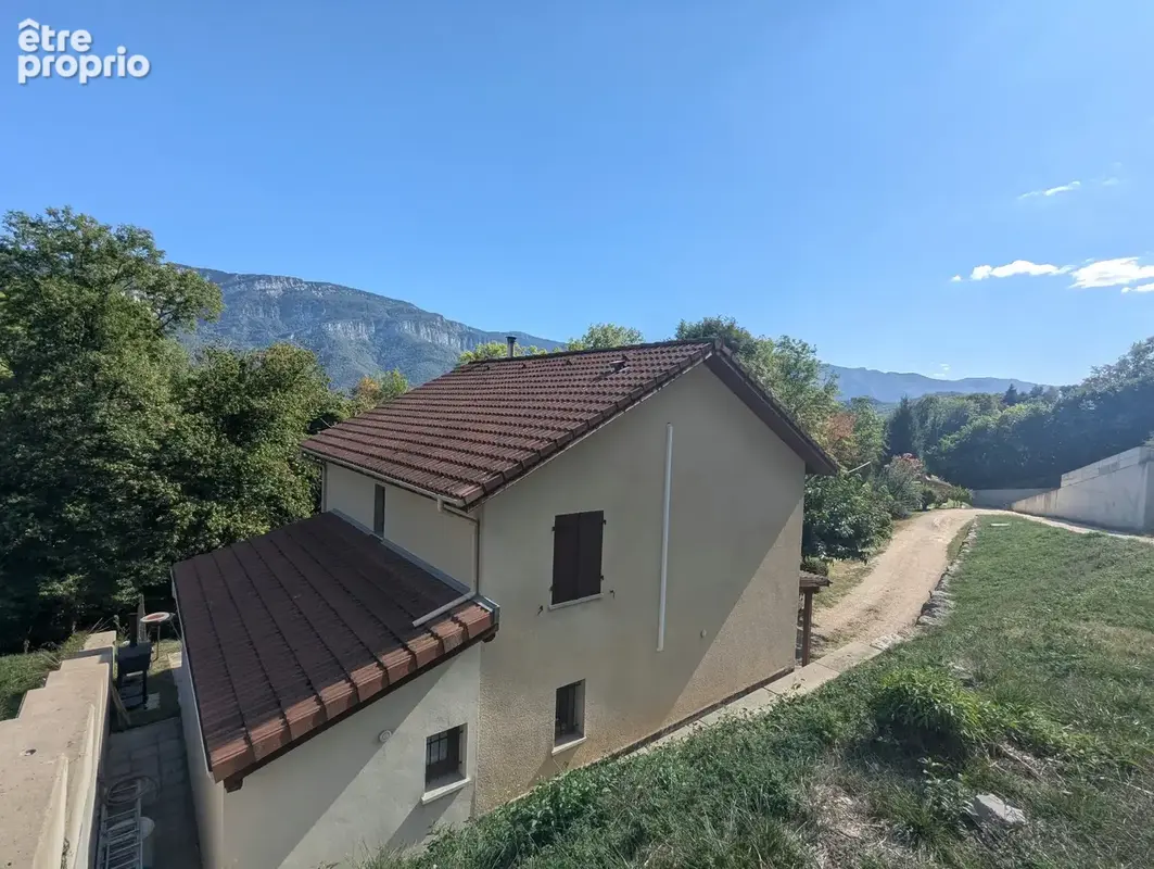 Maison à vendre 6 pièces POLIENAS (38)- Maison 5 chambres sur 1459 m² de terrain -  Proche Tullins - DPE en C - photo 6
