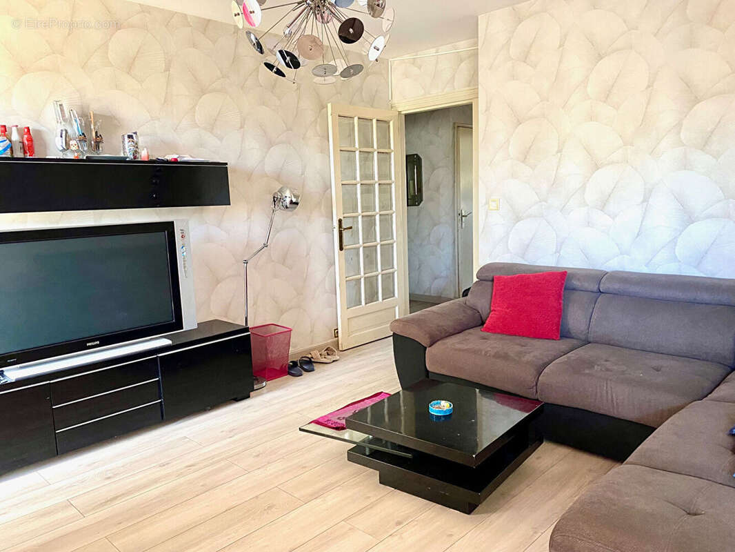 Appartement à COURBEVOIE