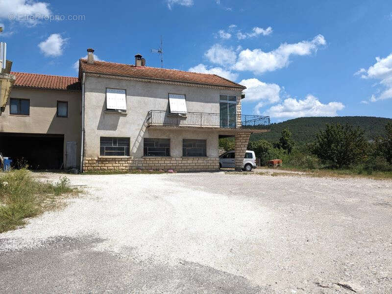 Maison à MONTMIRAT