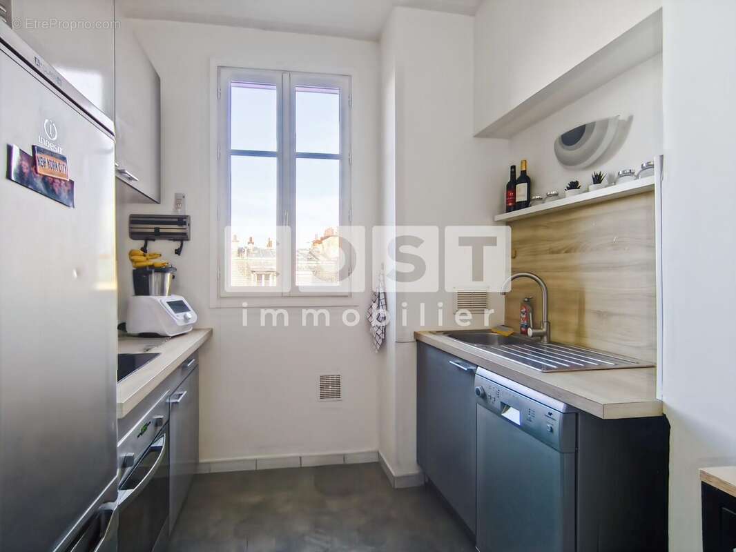 Appartement à COURBEVOIE