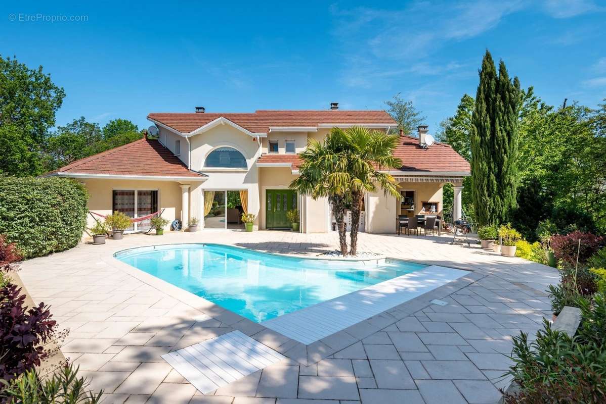 Maison à SAINT-BONNET-DE-MURE