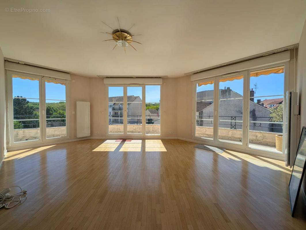 Appartement à LES CLAYES-SOUS-BOIS