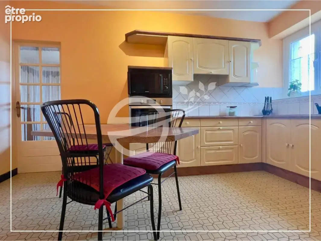 Ensemble immobilier Maison d'habitation, bâtiment en pierre - photo 2