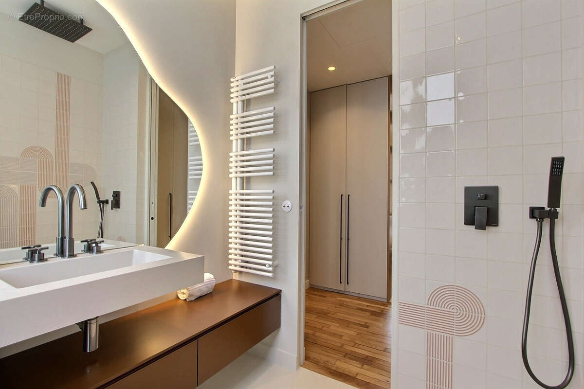 Appartement à PARIS-1E