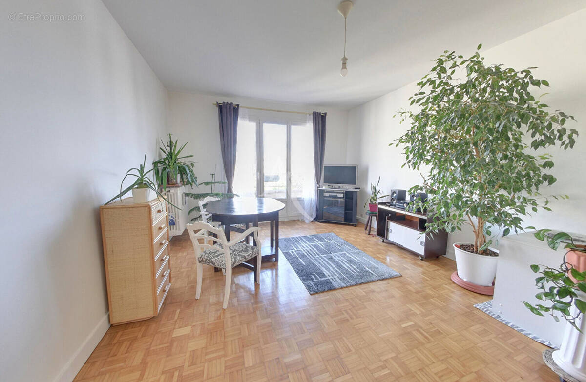 Appartement à NOGENT-SUR-MARNE