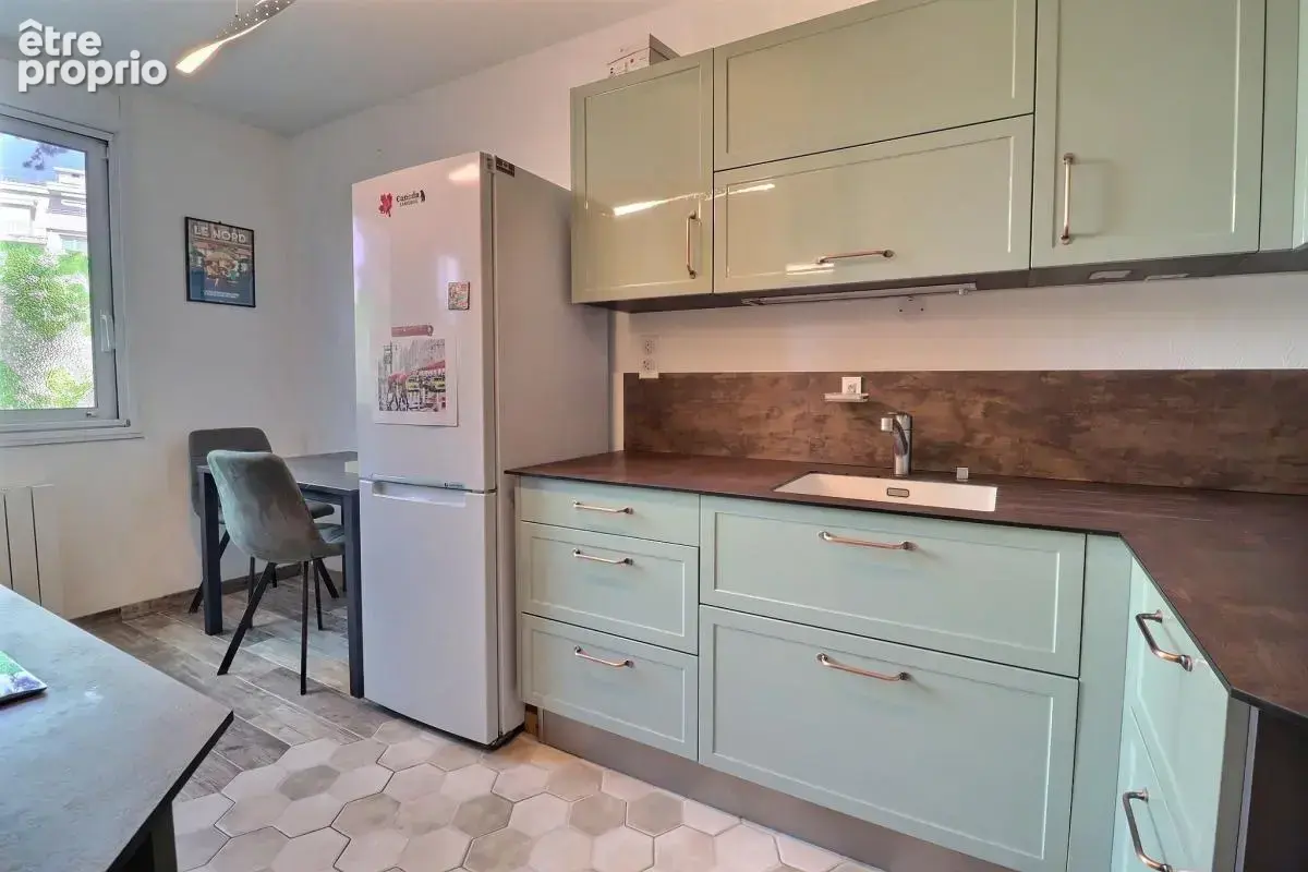 TALANT – Appartement rénové 49,39 m² avec balcon, cave et stationnement libre dans la Résidence - photo 3