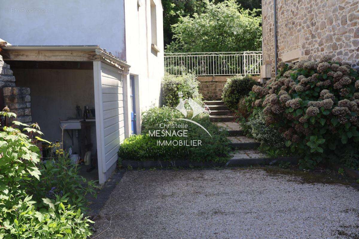 Maison à JUGON-LES-LACS