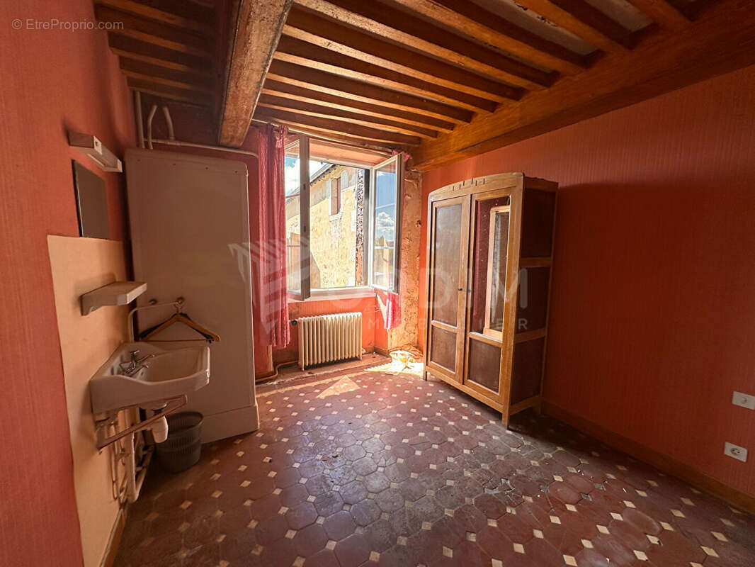 Maison à DUN-LES-PLACES