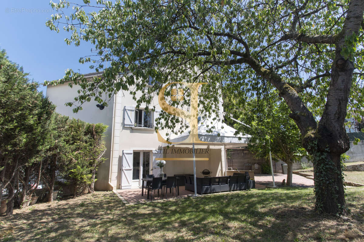 Maison à VIRY-CHATILLON