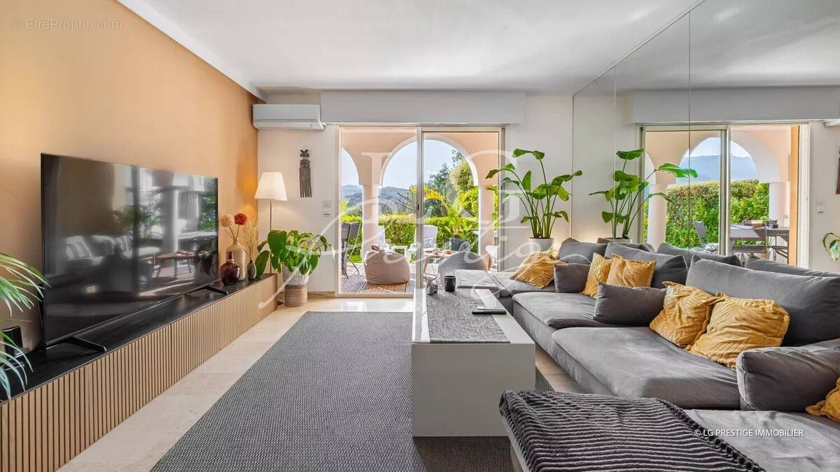 Appartement à MANDELIEU-LA-NAPOULE