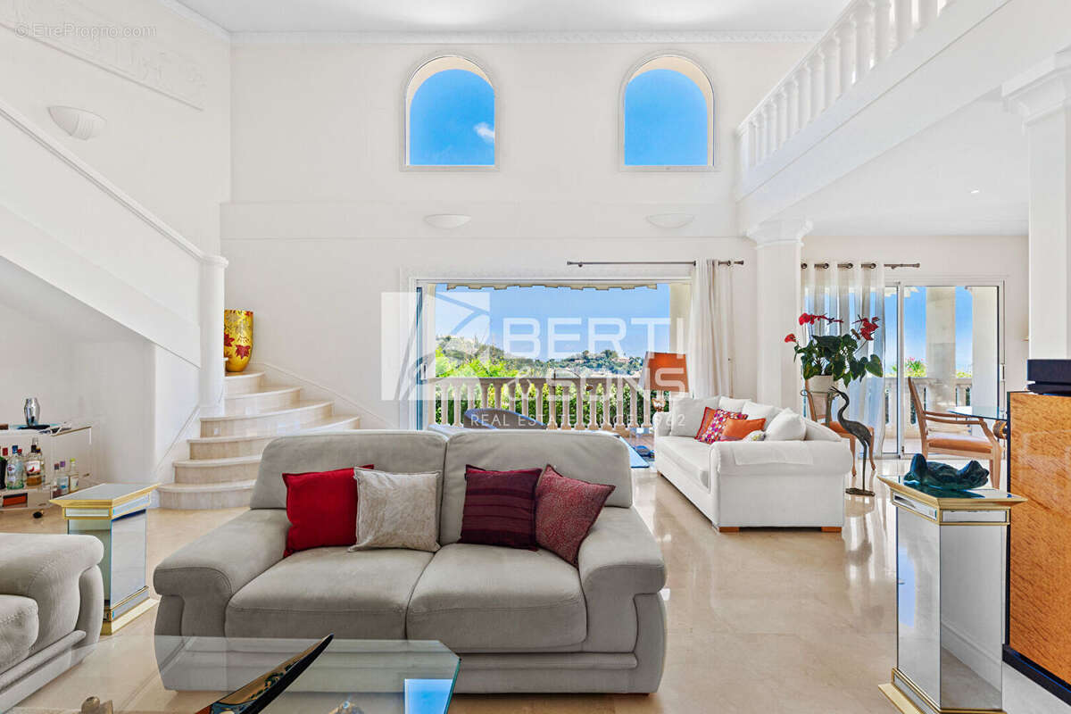 Maison à MANDELIEU-LA-NAPOULE