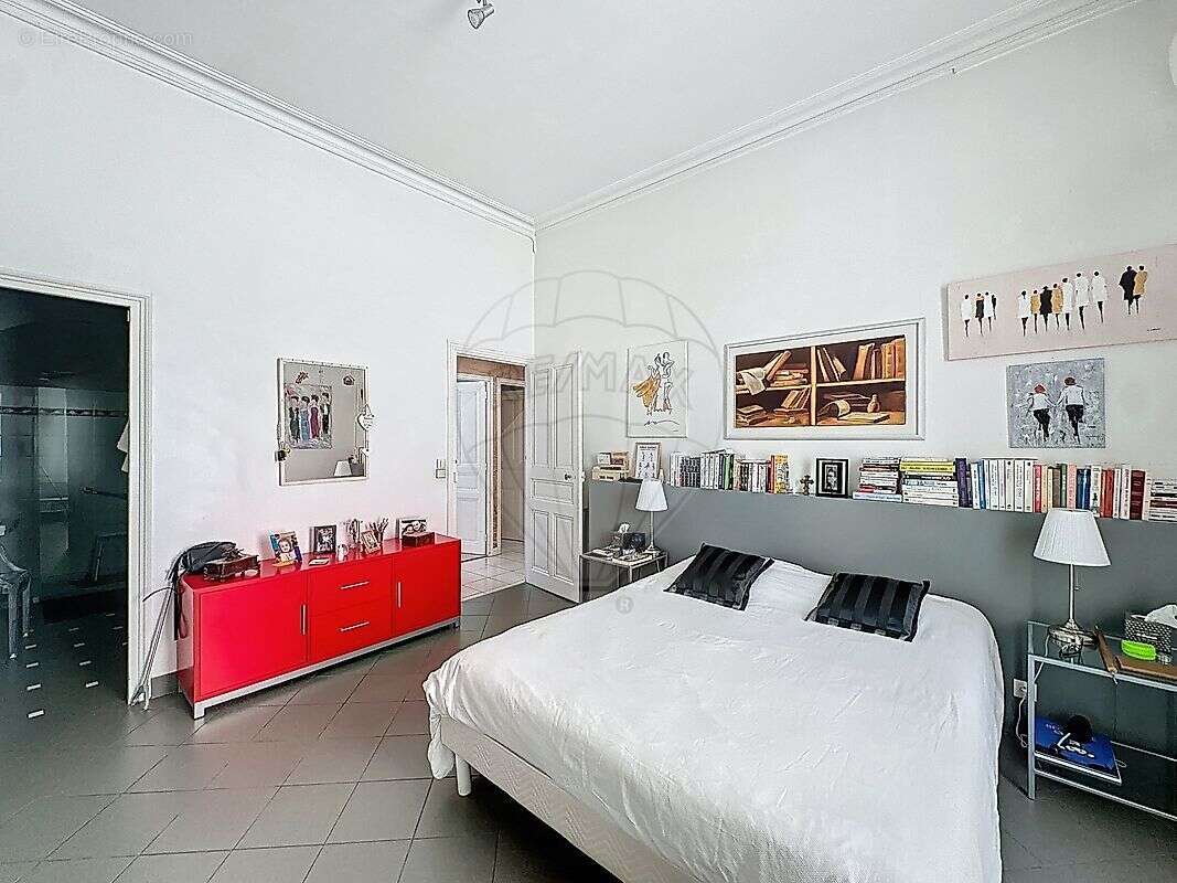 Autre à NIMES