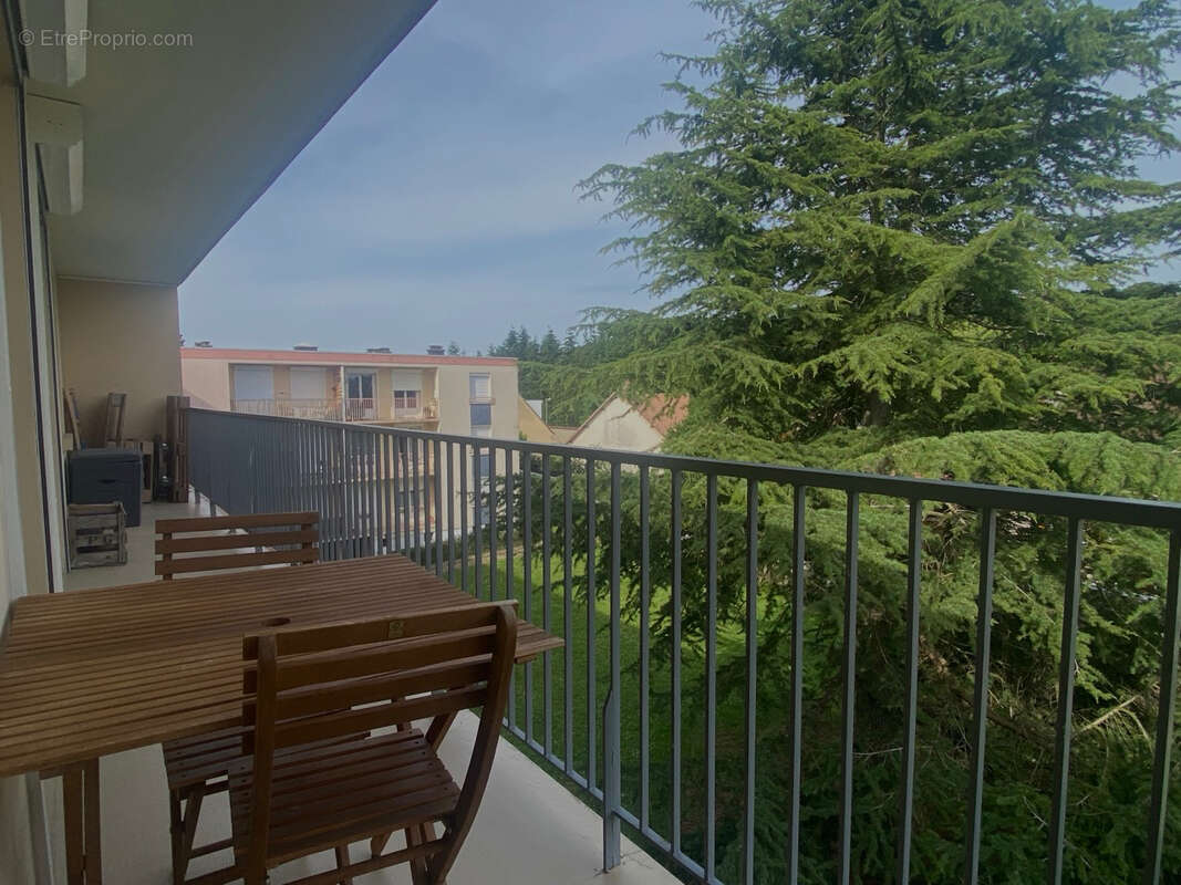 Appartement à AVIRON