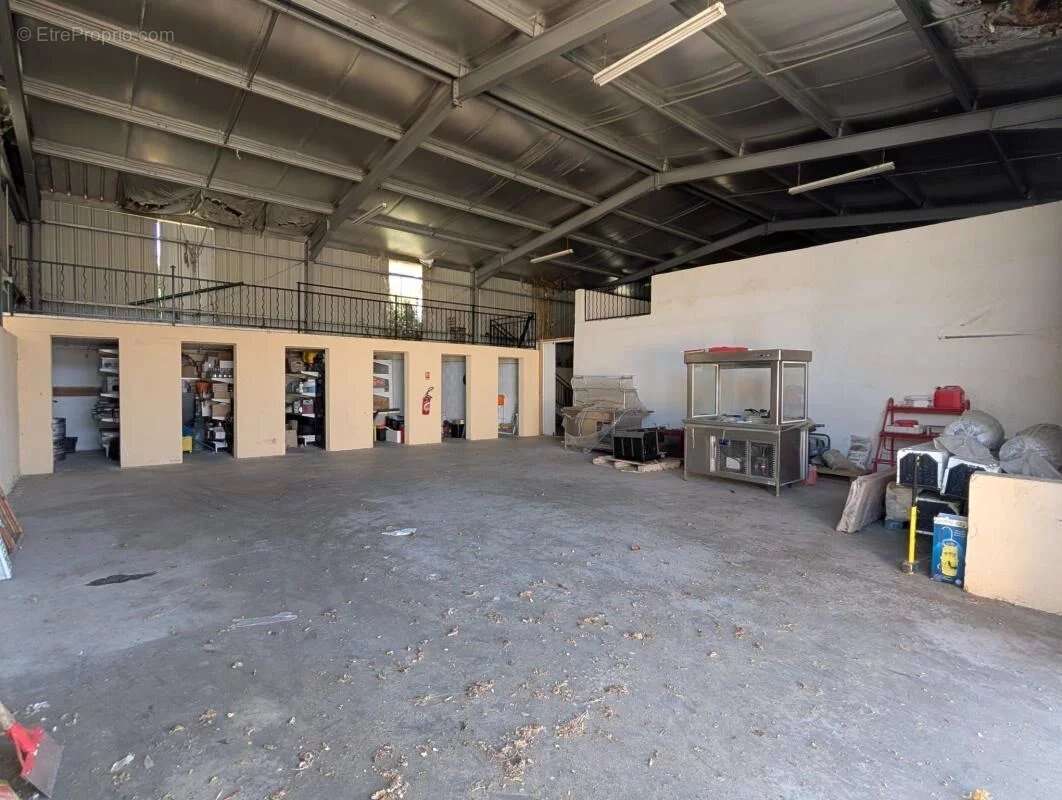 Local commercial 322m² - photo 6