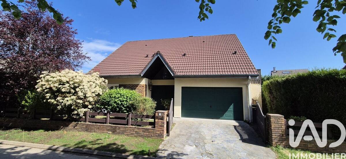 Photo 1 - Maison à BURES-SUR-YVETTE