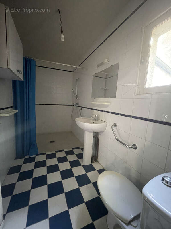Vaste maison en pierre 300 m2 environ à rénover centre bourg - photo 15