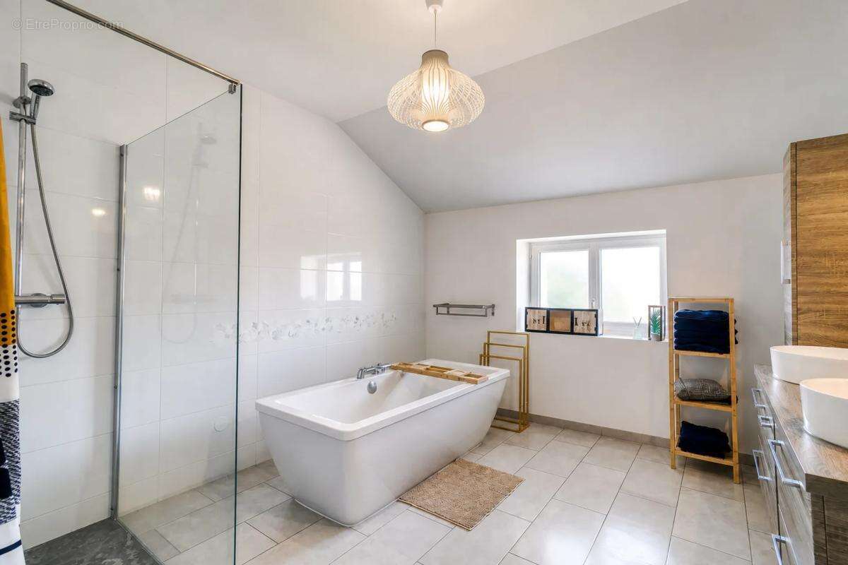Moidieu-Détourbe - Ancienne grange de 160 m² réinventée - photo 18