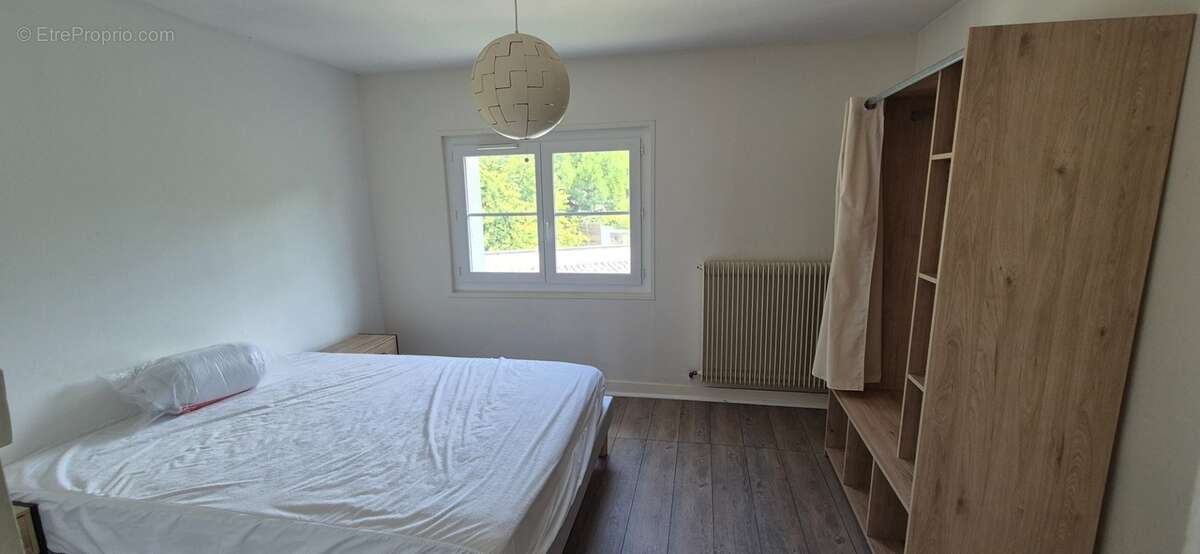 Maison de ville composée de deux appartements, 110 m2, proximité place Victor Hugo, jardin clos, cour avec stationnement - photo 18