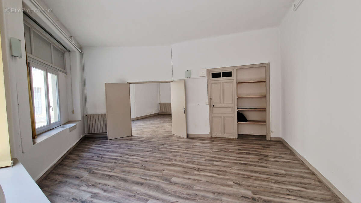 Immeuble de rapport avec local commercial et 3 appartements à Bourdeaux - photo 2