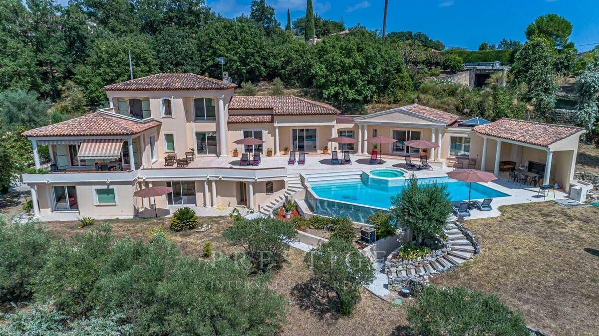 Chateauneuf de grasse, villa florentine 365m² garage, piscine, terrain 4000m² - photo 7