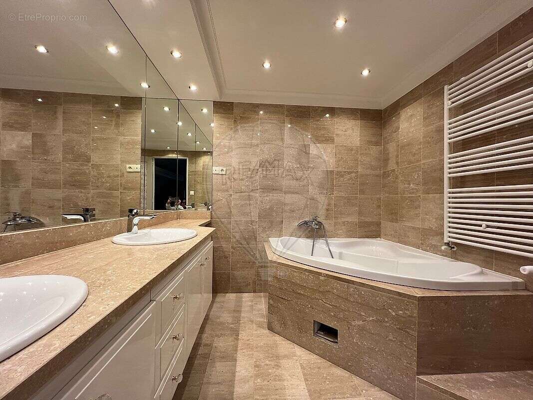 Maison à SAINT-ETIENNE-DU-ROUVRAY