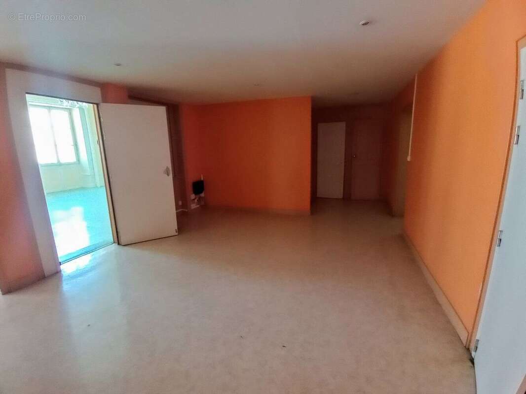 Spacieux appartement en centre-ville - photo 10