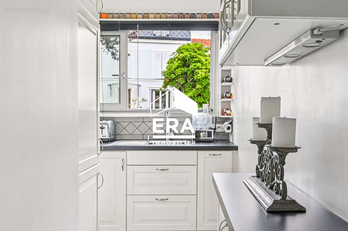 Appartement à COURBEVOIE