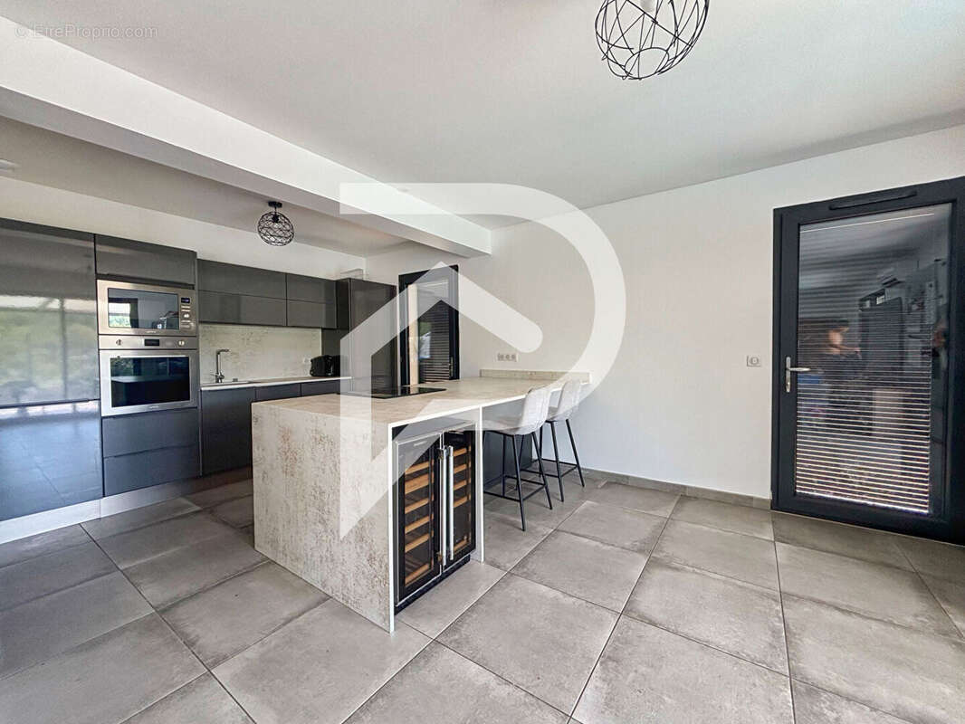 Maison Fuveau 5 pièce(s) 116 m2 de 2018 - photo 3