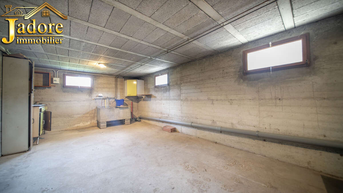 *** trop tard ** maison de village beau volume - photo 21