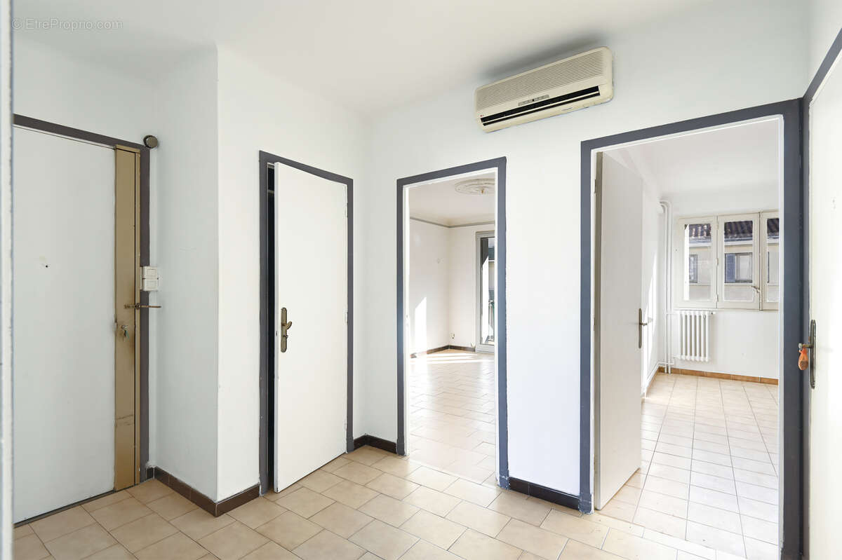 Appartement à MARSEILLE-3E