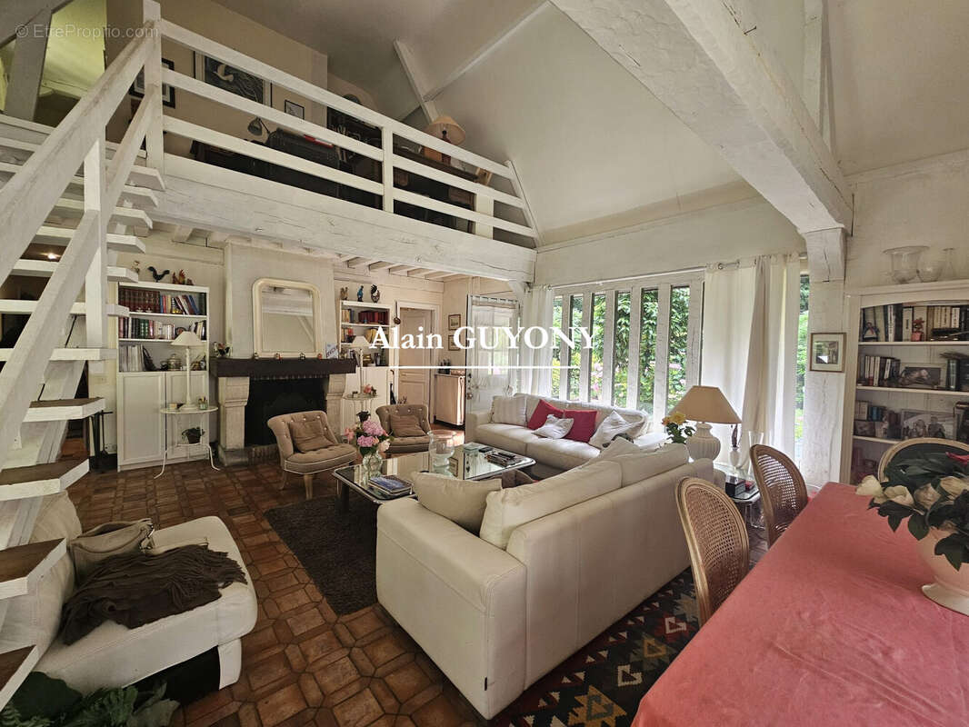 Maison à PONT-L'EVEQUE