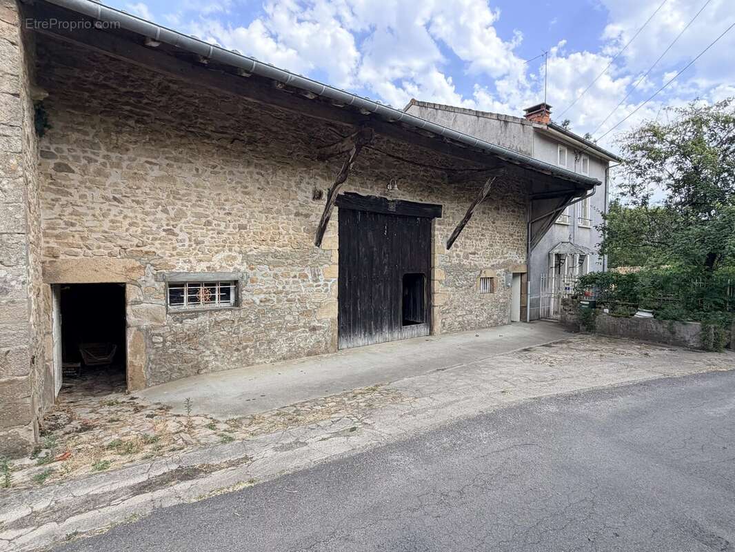 Spacieuse maison de hameau offrant une configuration modulable, de superbes espaces extérieurs et des granges - photo 20
