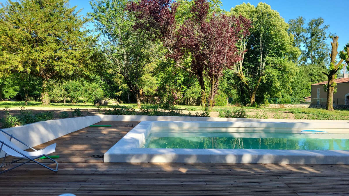 Maison à SAINT-JEAN-D'ANGELY