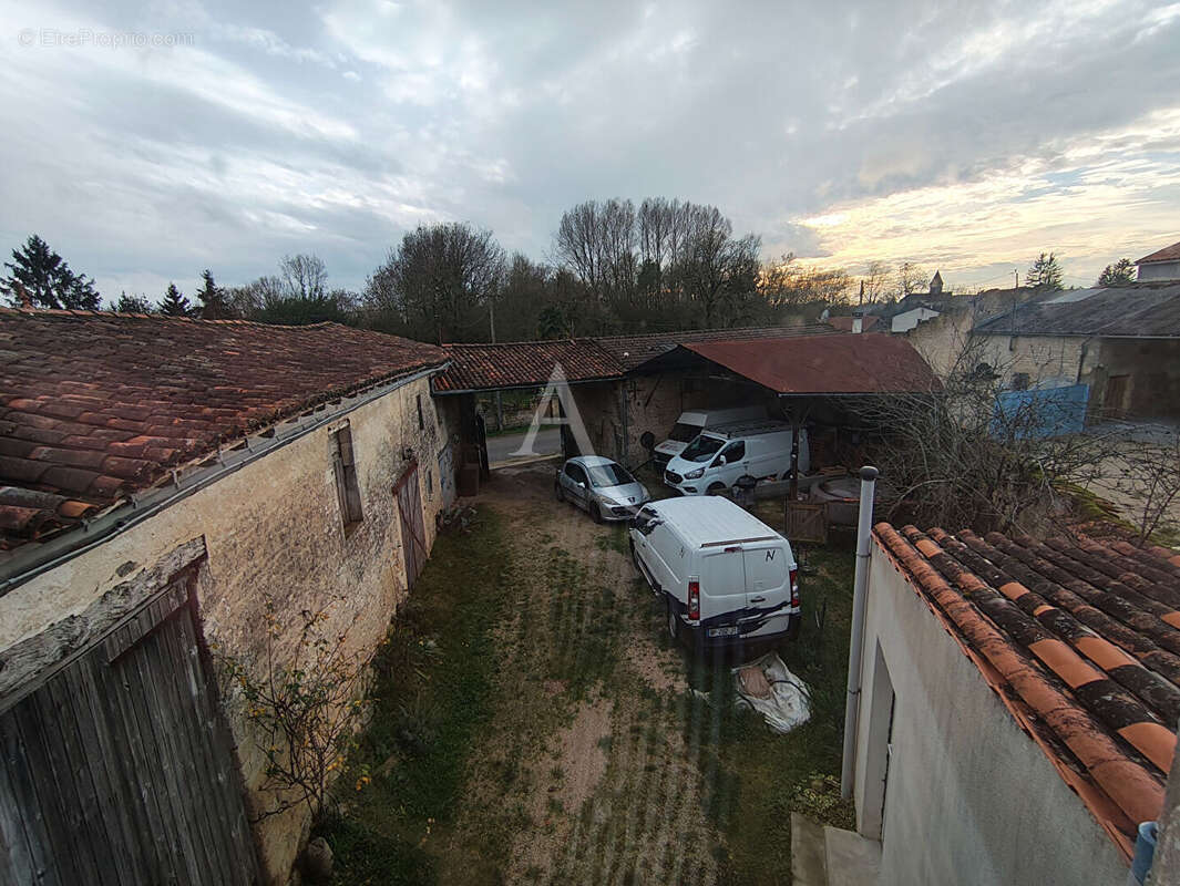 Maison à LOIRE-SUR-NIE