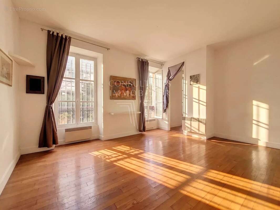 Appartement à PARIS-7E
