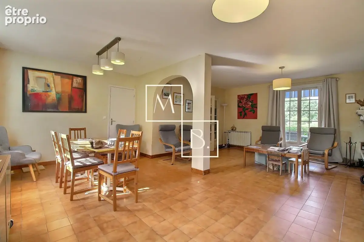 SAINT GENIES DES MOURGUES, Maison 8 pièces de 191m2 avec terrasse, piscine et véranda. - photo 9