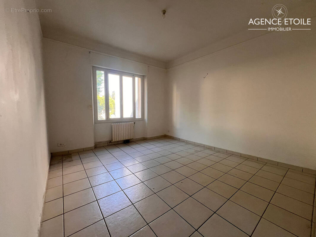 Appartement à MARSEILLE-5E