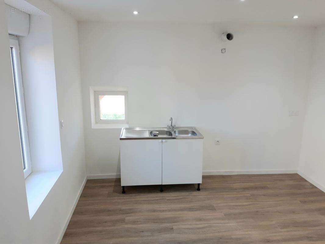 Maison 140 m² à Charnat  - photo 3