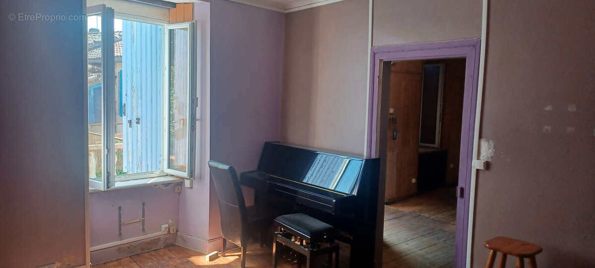 Maison de village en pierre à rénover sur deux niveaux sur 272m2 de terrain - photo 5