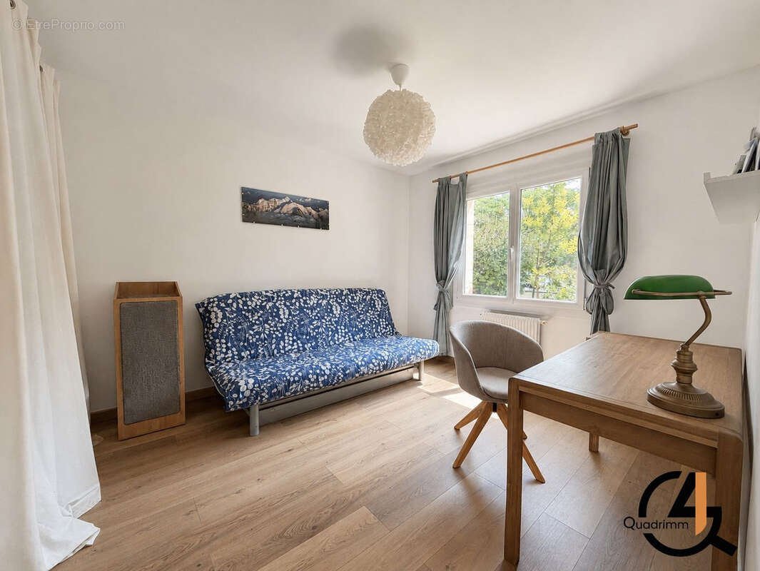 Maison T5 de plain-pied avec jardin, piscine et garage - Entre-Vignes - photo 9