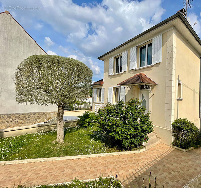 Maison à SARTROUVILLE