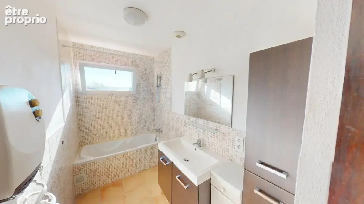 Le MUY, Maison de village 115m² avec grand garage et vie tout à pied ! - photo 8